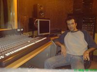 اتاق فرمان استودیو،بعد از1 شب بیداری جهت mixing 
