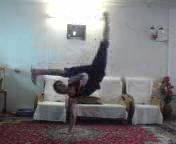 inam khodam hastam dar halate parkur zadan
