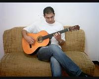 من در حال دلینگ دلینگ، نه گیتار زدن