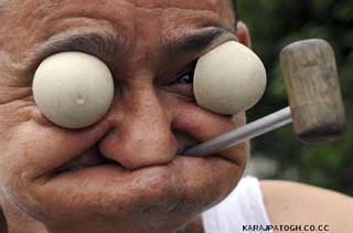 ba ham be ham bekhandim vali maskhare nakonim kasio