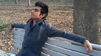 daste akas dard nakone ke in ghad karesh doroste