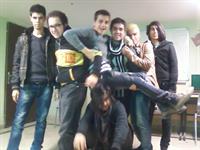 adam refighe oskol dashte bashe yani hamechi dare :))))