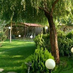 800 متر باغچه 