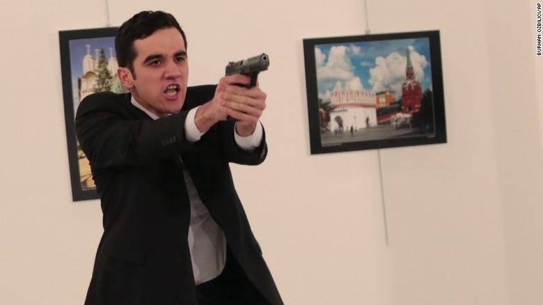 ترور سفیر روسیه در آنکارا درهنگام سخنرانی