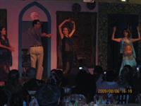 parsal borj 8 dar inja khyli khosh ghozasht va vaghti fahmidan iraniam mano balay sen borde va ba ragaseha ragsidam.
