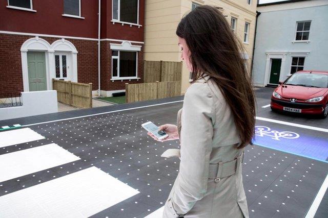  نجات عابرین سر به هوا با خط‌کشی هوشمند 