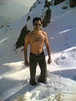 ye roze sard dar hale kohnavardi dar ertefaat tochal