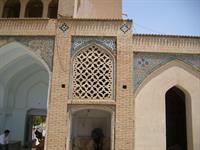يكي از كارهاي مرمت هست كه توسط خودم انجام گرفته واقع در تخت فولاد اصفهان واسم تكيه مادر شاهزاده هست