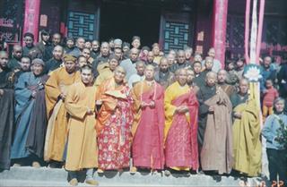 jam kardan alaghmandan be honarhaye razmi chini dor ham