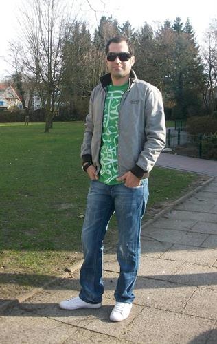 mani&nbsp;ahmadzadeh